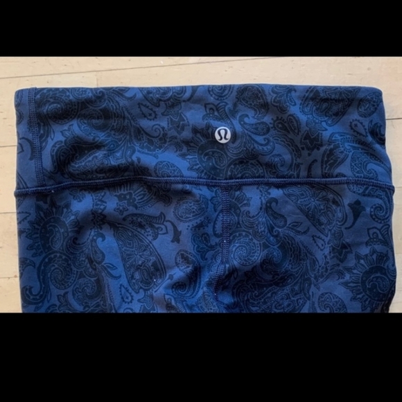 Lululemon capri length leggings, size 4 - Picture 2 of 3